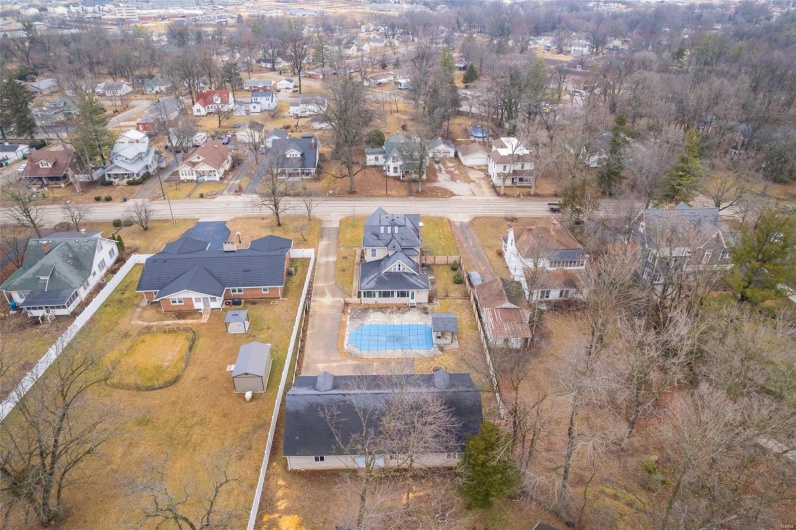 Birds eye view of property