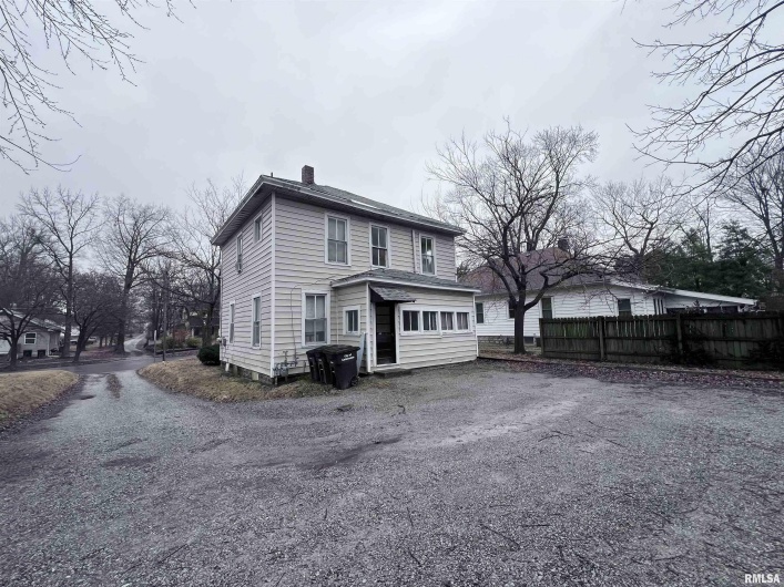 611 WALNUT Street, Carbondale, Illinois 62901, 0 , 0 ,0,Residential Income,For Sale,WALNUT,0,RMAEB456728