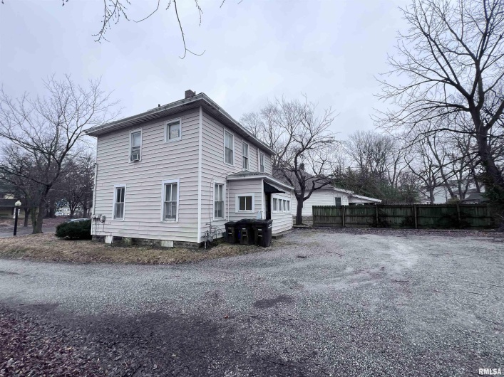 611 WALNUT Street, Carbondale, Illinois 62901, 0 , 0 ,0,Residential Income,For Sale,WALNUT,0,RMAEB456728