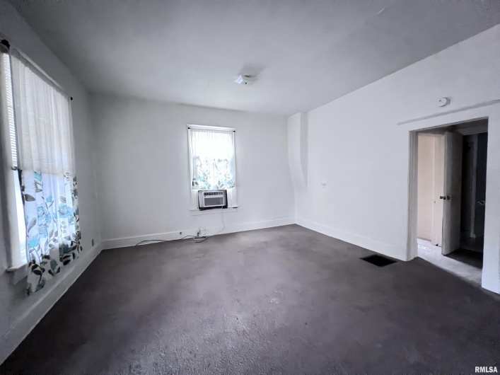 611 WALNUT Street, Carbondale, Illinois 62901, 0 , 0 ,0,Residential Income,For Sale,WALNUT,0,RMAEB456728