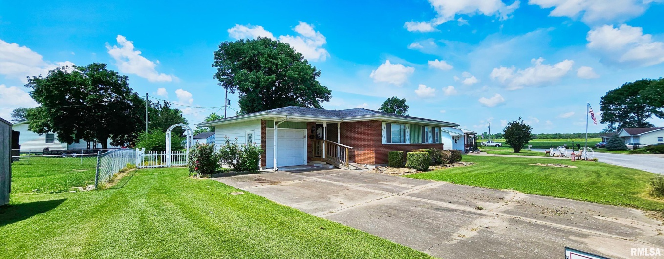 103 DAVID Drive, McClure, Illinois 62957, 2 Bedrooms Bedrooms, 0 ,2 BathroomsBathrooms,Residential,For Sale,DAVID,0,RMAEB456518