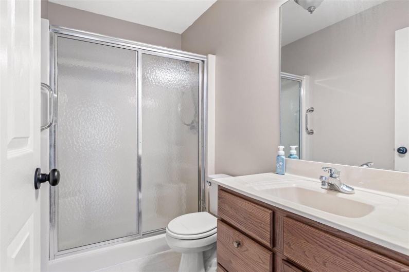 Residence #2 bathroom 2 upper floor