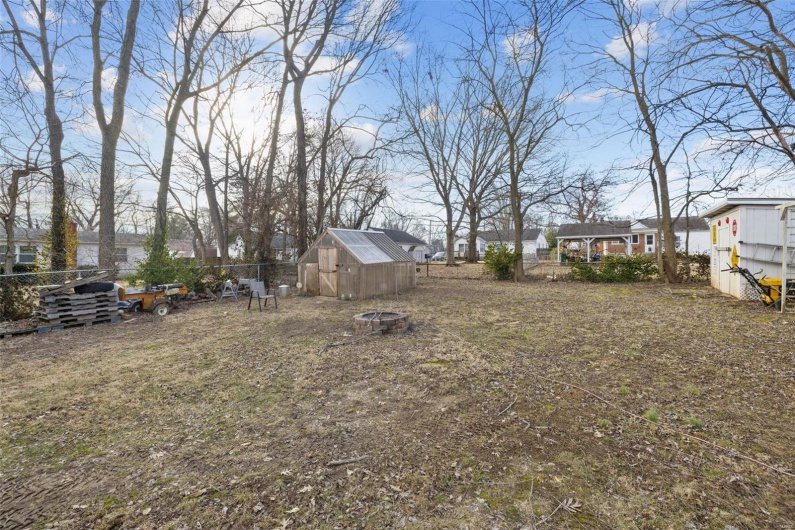 View of yard with an outbuilding