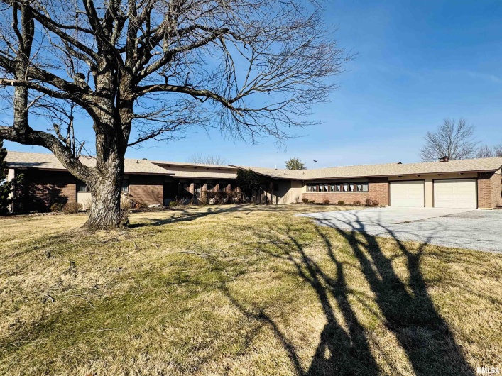 800 GREEN Street, Anna, Illinois 62906-0000, 3 Bedrooms Bedrooms, 0 ,4 BathroomsBathrooms,Residential,For Sale,GREEN,0,RMAEB456751