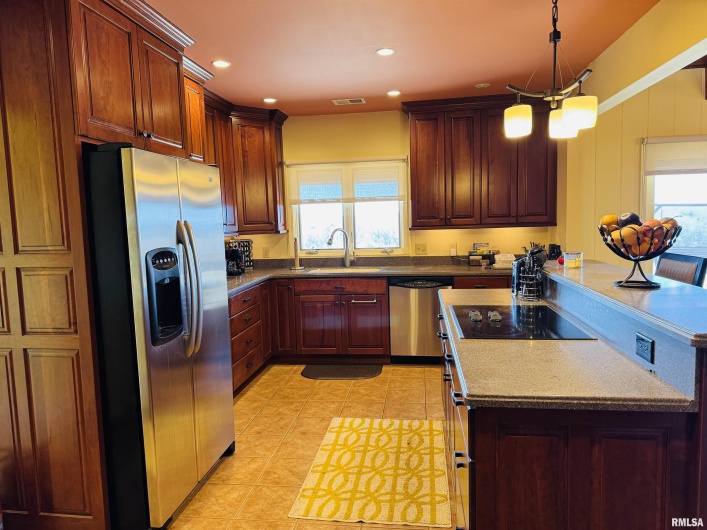 800 GREEN Street, Anna, Illinois 62906-0000, 3 Bedrooms Bedrooms, 0 ,4 BathroomsBathrooms,Residential,For Sale,GREEN,0,RMAEB456751