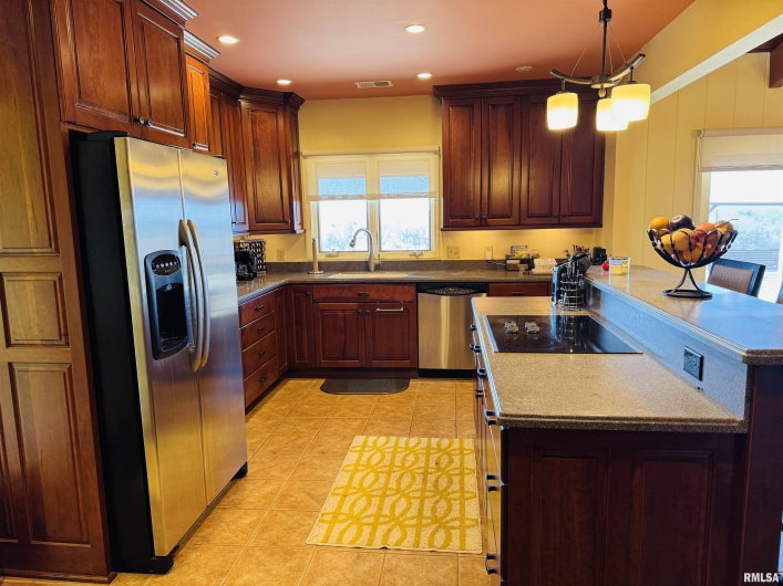 800 GREEN Street, Anna, Illinois 62906-0000, 3 Bedrooms Bedrooms, 0 ,4 BathroomsBathrooms,Residential,For Sale,GREEN,0,RMAEB456751