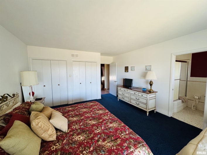 800 GREEN Street, Anna, Illinois 62906-0000, 3 Bedrooms Bedrooms, 0 ,4 BathroomsBathrooms,Residential,For Sale,GREEN,0,RMAEB456751