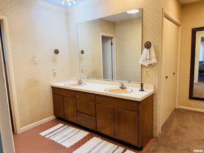 800 GREEN Street, Anna, Illinois 62906-0000, 3 Bedrooms Bedrooms, 0 ,4 BathroomsBathrooms,Residential,For Sale,GREEN,0,RMAEB456751