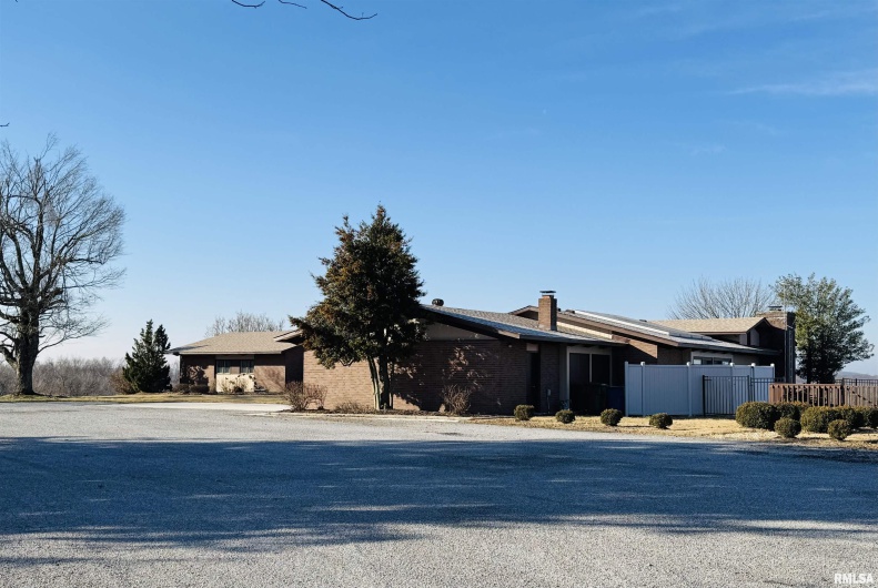 800 GREEN Street, Anna, Illinois 62906-0000, 3 Bedrooms Bedrooms, 0 ,4 BathroomsBathrooms,Residential,For Sale,GREEN,0,RMAEB456751