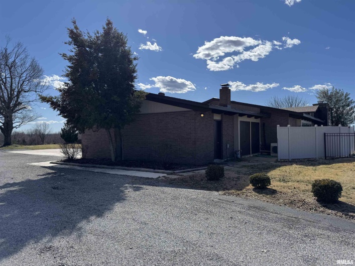 800 GREEN Street, Anna, Illinois 62906-0000, 3 Bedrooms Bedrooms, 0 ,4 BathroomsBathrooms,Residential,For Sale,GREEN,0,RMAEB456751