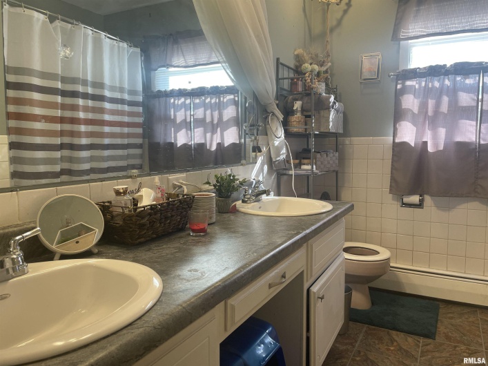 217 APPLE Lane, Anna, Illinois 62906, 3 Bedrooms Bedrooms, 0 ,3 BathroomsBathrooms,Residential,For Sale,APPLE,0,RMAEB456753