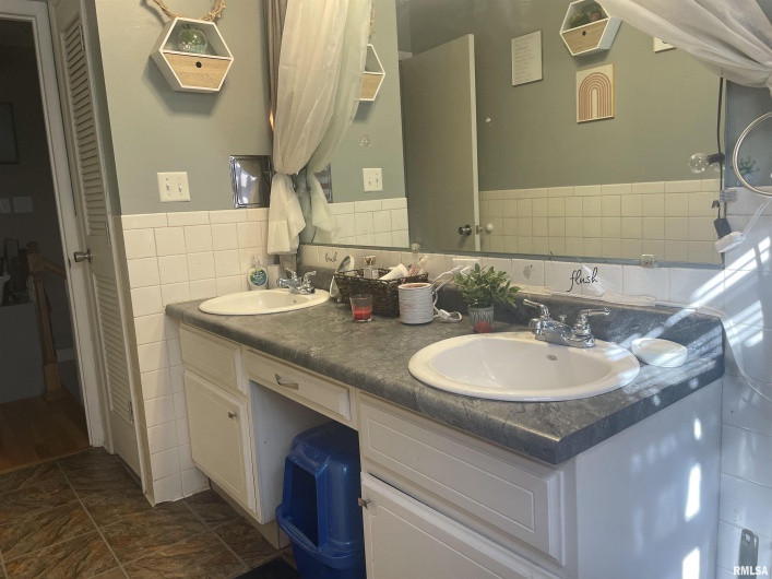 217 APPLE Lane, Anna, Illinois 62906, 3 Bedrooms Bedrooms, 0 ,3 BathroomsBathrooms,Residential,For Sale,APPLE,0,RMAEB456753