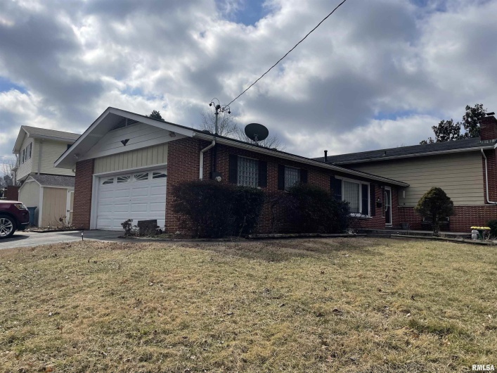 217 APPLE Lane, Anna, Illinois 62906, 3 Bedrooms Bedrooms, 0 ,3 BathroomsBathrooms,Residential,For Sale,APPLE,0,RMAEB456753