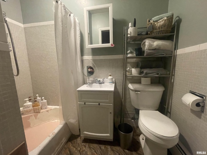 217 APPLE Lane, Anna, Illinois 62906, 3 Bedrooms Bedrooms, 0 ,3 BathroomsBathrooms,Residential,For Sale,APPLE,0,RMAEB456753