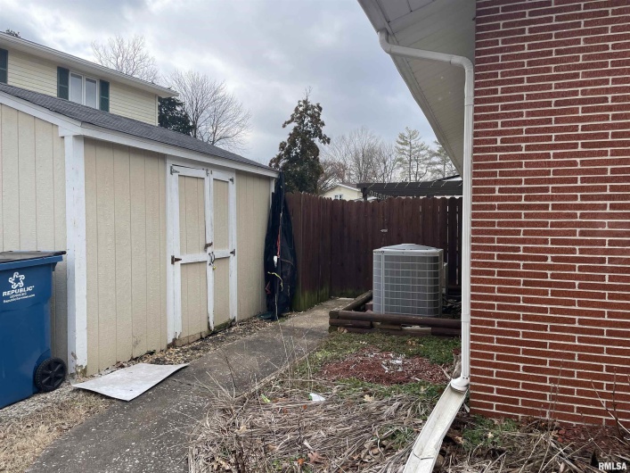217 APPLE Lane, Anna, Illinois 62906, 3 Bedrooms Bedrooms, 0 ,3 BathroomsBathrooms,Residential,For Sale,APPLE,0,RMAEB456753