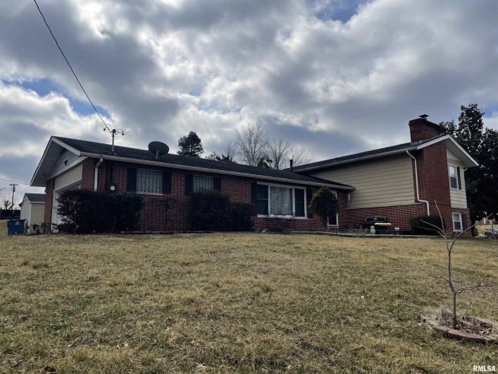 217 APPLE Lane, Anna, Illinois 62906, 3 Bedrooms Bedrooms, 0 ,3 BathroomsBathrooms,Residential,For Sale,APPLE,0,RMAEB456753