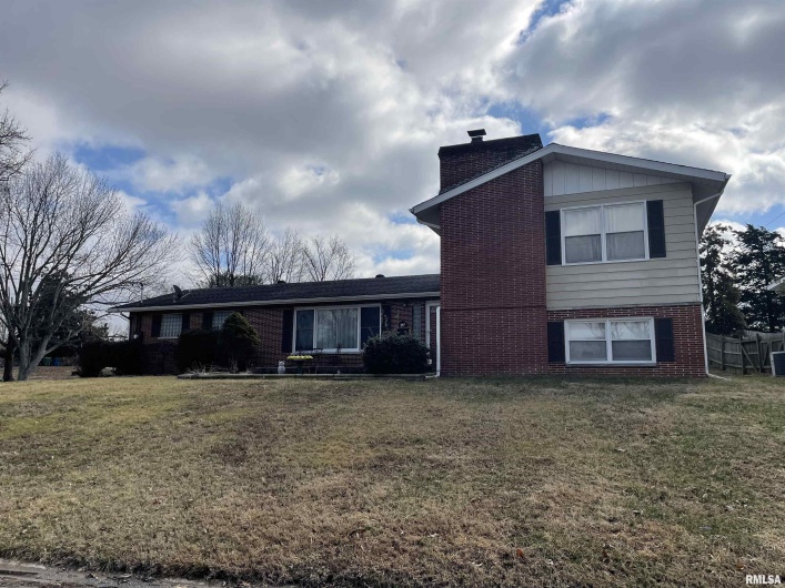 217 APPLE Lane, Anna, Illinois 62906, 3 Bedrooms Bedrooms, 0 ,3 BathroomsBathrooms,Residential,For Sale,APPLE,0,RMAEB456753