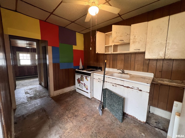 414 SYCAMORE Street, Carbondale, Illinois 62901, 0 , 0 ,0,Residential Income,For Sale,SYCAMORE,0,RMAEB452113