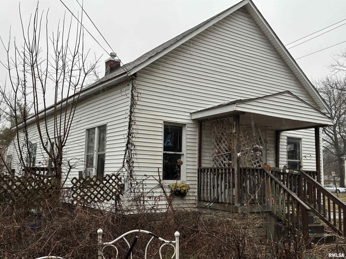 414 SYCAMORE Street, Carbondale, Illinois 62901, 0 , 0 ,0,Residential Income,For Sale,SYCAMORE,0,RMAEB452113