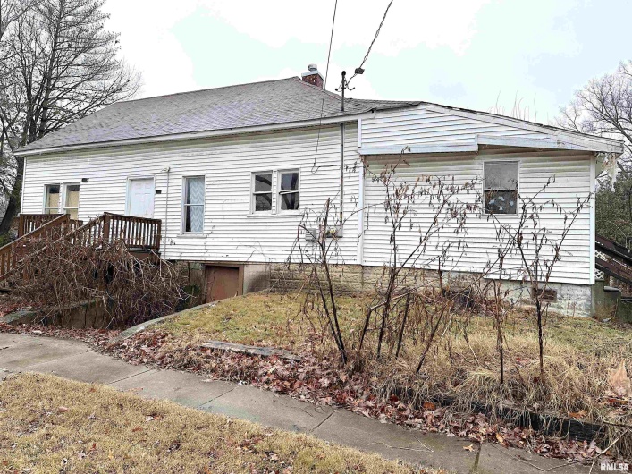 414 SYCAMORE Street, Carbondale, Illinois 62901, 0 , 0 ,0,Residential Income,For Sale,SYCAMORE,0,RMAEB452113