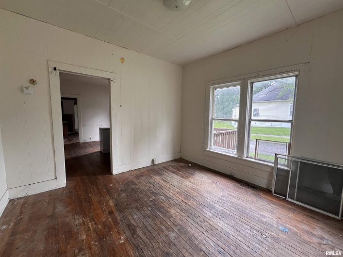 414 SYCAMORE Street, Carbondale, Illinois 62901, 0 , 0 ,0,Residential Income,For Sale,SYCAMORE,0,RMAEB452113