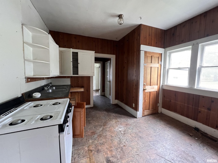 414 SYCAMORE Street, Carbondale, Illinois 62901, 0 , 0 ,0,Residential Income,For Sale,SYCAMORE,0,RMAEB452113