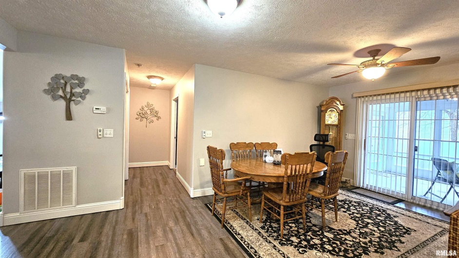 3211 CHEROKEE Drive, Marion, Illinois 62959, 2 Bedrooms Bedrooms, 0 ,2 BathroomsBathrooms,Residential,For Sale,CHEROKEE,0,RMAEB456761