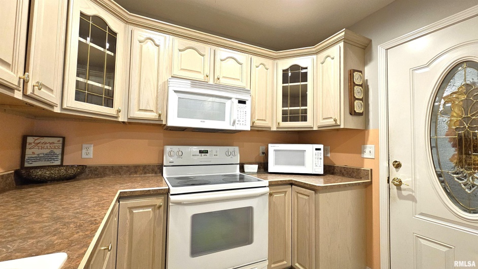 3211 CHEROKEE Drive, Marion, Illinois 62959, 2 Bedrooms Bedrooms, 0 ,2 BathroomsBathrooms,Residential,For Sale,CHEROKEE,0,RMAEB456761