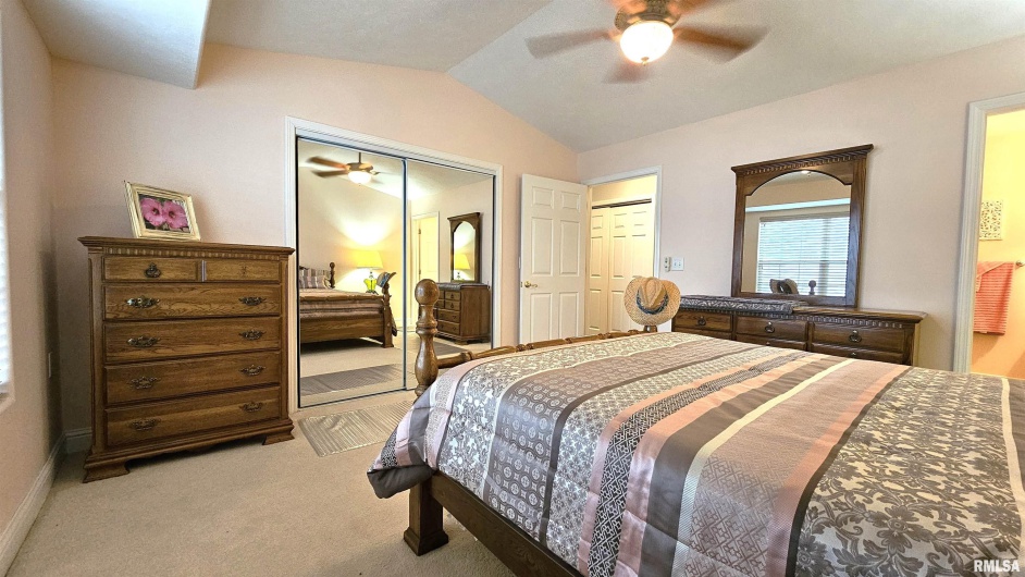 3211 CHEROKEE Drive, Marion, Illinois 62959, 2 Bedrooms Bedrooms, 0 ,2 BathroomsBathrooms,Residential,For Sale,CHEROKEE,0,RMAEB456761