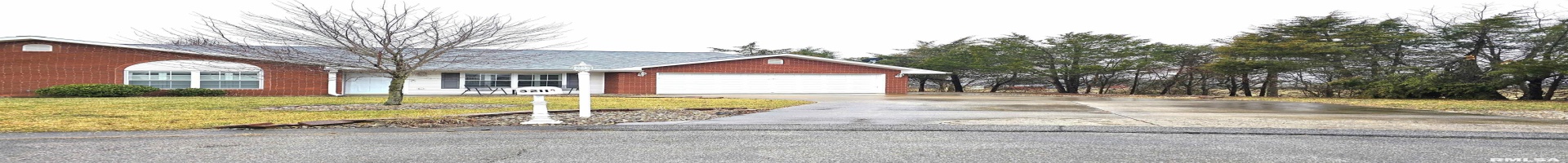 Residential For Sale 3211 CHEROKEE Drive, Marion, Illinois 62959, 2 Bedrooms Bedrooms, ,2 BathroomsBathrooms,Residential,For Sale,CHEROKEE,RMAEB456761