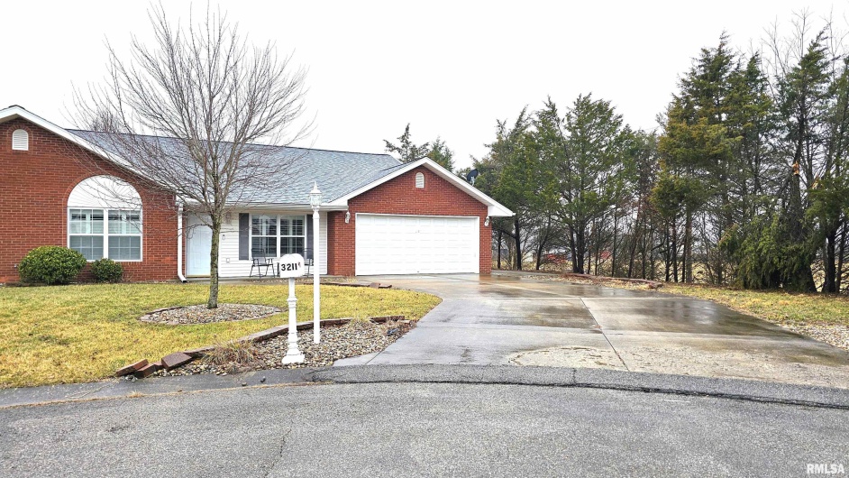 3211 CHEROKEE Drive, Marion, Illinois 62959, 2 Bedrooms Bedrooms, 0 ,2 BathroomsBathrooms,Residential,For Sale,CHEROKEE,0,RMAEB456761