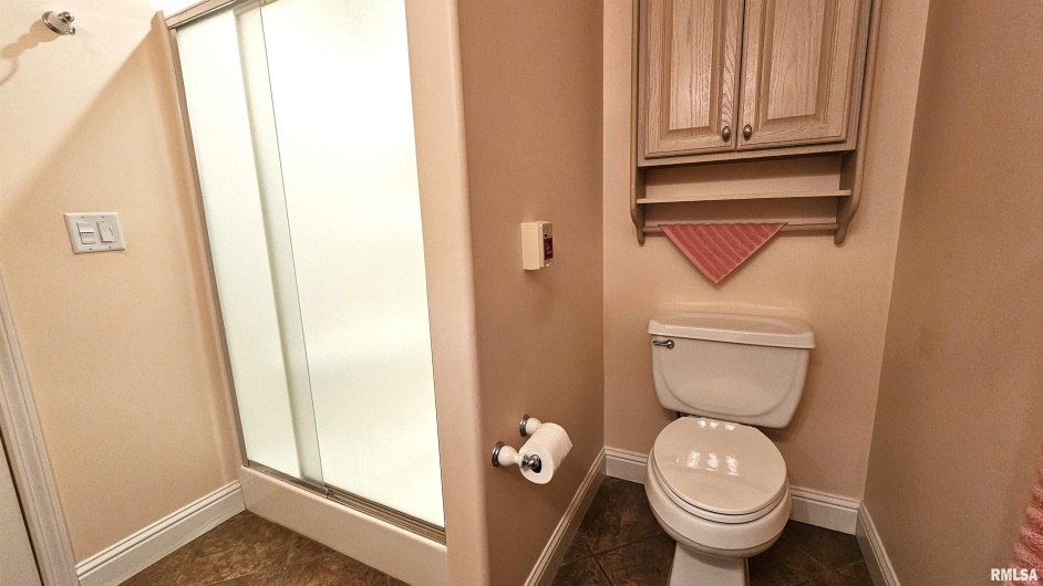 3211 CHEROKEE Drive, Marion, Illinois 62959, 2 Bedrooms Bedrooms, 0 ,2 BathroomsBathrooms,Residential,For Sale,CHEROKEE,0,RMAEB456761
