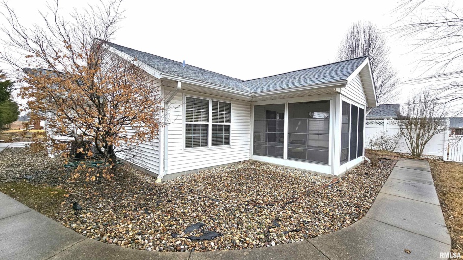 3211 CHEROKEE Drive, Marion, Illinois 62959, 2 Bedrooms Bedrooms, 0 ,2 BathroomsBathrooms,Residential,For Sale,CHEROKEE,0,RMAEB456761