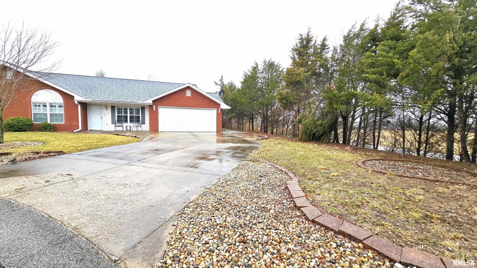 3211 CHEROKEE Drive, Marion, Illinois 62959, 2 Bedrooms Bedrooms, 0 ,2 BathroomsBathrooms,Residential,For Sale,CHEROKEE,0,RMAEB456761