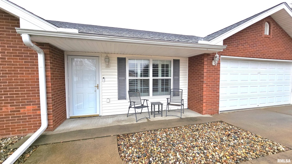 3211 CHEROKEE Drive, Marion, Illinois 62959, 2 Bedrooms Bedrooms, 0 ,2 BathroomsBathrooms,Residential,For Sale,CHEROKEE,0,RMAEB456761