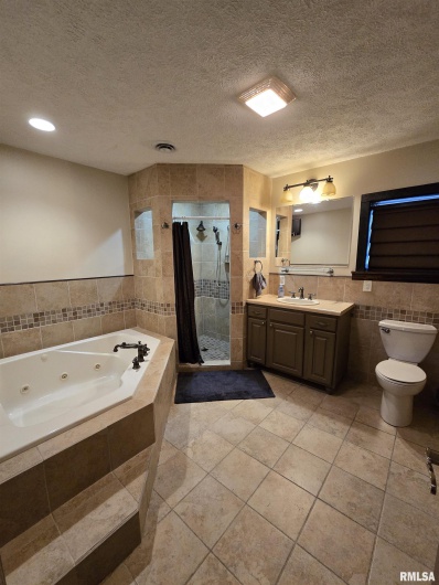 361 Cherokee Ridge Lane, Carbondale, Illinois 62901, 5 Bedrooms Bedrooms, 0 ,2 BathroomsBathrooms,Residential,For Sale,Cherokee Ridge,0,RMAEB456769