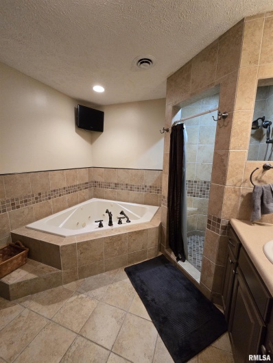361 Cherokee Ridge Lane, Carbondale, Illinois 62901, 5 Bedrooms Bedrooms, 0 ,2 BathroomsBathrooms,Residential,For Sale,Cherokee Ridge,0,RMAEB456769