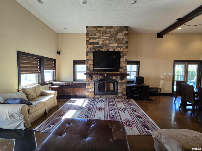 361 Cherokee Ridge Lane, Carbondale, Illinois 62901, 5 Bedrooms Bedrooms, 0 ,2 BathroomsBathrooms,Residential,For Sale,Cherokee Ridge,0,RMAEB456769