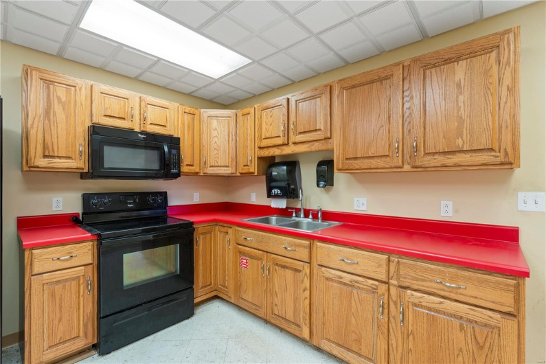 275 Larcel Drive, Sikeston, Missouri 63801, ,Commercial Sale,For Sale,Larcel,MAR25008279