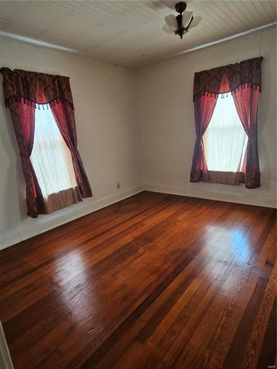 Unfurnished room featuring hardwood / wood-style flooring and a healthy amount of sunlight