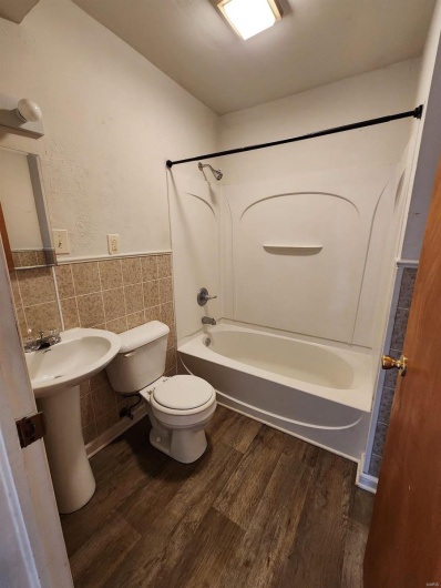 527 Virginia Avenue, Farmington, Missouri 63640, 3 Bedrooms Bedrooms, 6 Rooms Rooms,2 BathroomsBathrooms,Residential,For Sale,Virginia,MAR25008145