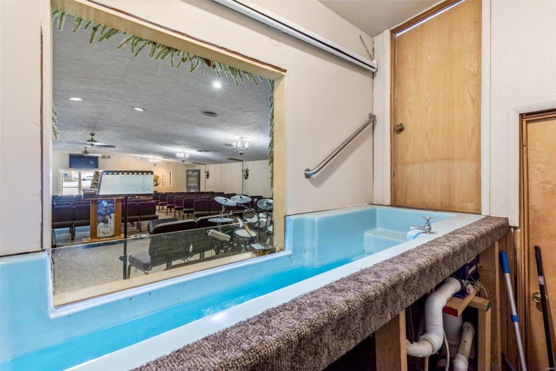 View of swimming pool featuring ceiling fan
