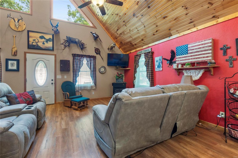 1053 Erie Trail Drive, Perryville, Missouri 63775, 3 Bedrooms Bedrooms, 7 Rooms Rooms,2 BathroomsBathrooms,Residential,For Sale,Erie Trail,MAR25008753