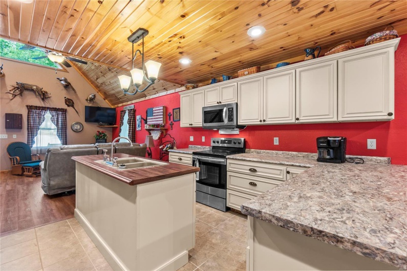 1053 Erie Trail Drive, Perryville, Missouri 63775, 3 Bedrooms Bedrooms, 7 Rooms Rooms,2 BathroomsBathrooms,Residential,For Sale,Erie Trail,MAR25008753