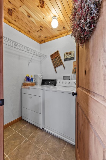 1053 Erie Trail Drive, Perryville, Missouri 63775, 3 Bedrooms Bedrooms, 7 Rooms Rooms,2 BathroomsBathrooms,Residential,For Sale,Erie Trail,MAR25008753