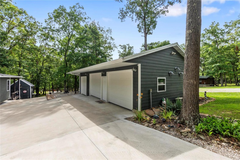 1053 Erie Trail Drive, Perryville, Missouri 63775, 3 Bedrooms Bedrooms, 7 Rooms Rooms,2 BathroomsBathrooms,Residential,For Sale,Erie Trail,MAR25008753