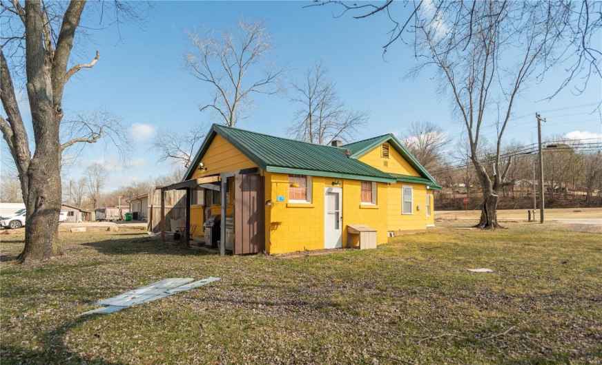 109 Business HH, Piedmont, Missouri 63957, 2 Bedrooms Bedrooms, 5 Rooms Rooms,1 BathroomBathrooms,Residential,For Sale,Business HH,MAR25008795
