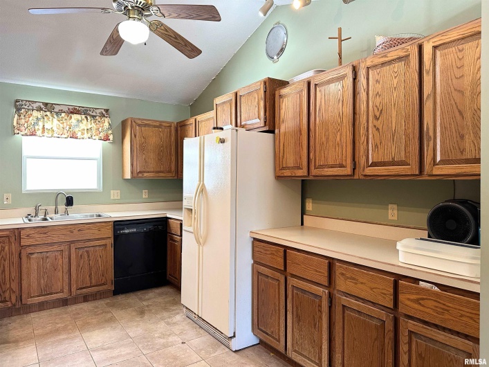 1925 MURPHY Road, Creal Springs, Illinois 62922, 4 Bedrooms Bedrooms, 0 ,2 BathroomsBathrooms,Residential,For Sale,MURPHY,0,RMAEB456793