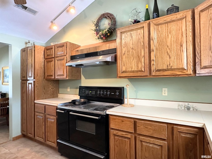 1925 MURPHY Road, Creal Springs, Illinois 62922, 4 Bedrooms Bedrooms, 0 ,2 BathroomsBathrooms,Residential,For Sale,MURPHY,0,RMAEB456793