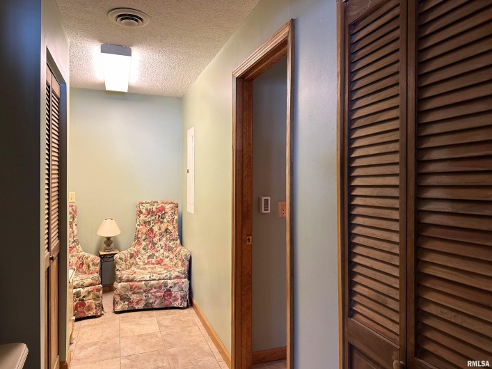1925 MURPHY Road, Creal Springs, Illinois 62922, 4 Bedrooms Bedrooms, 0 ,2 BathroomsBathrooms,Residential,For Sale,MURPHY,0,RMAEB456793